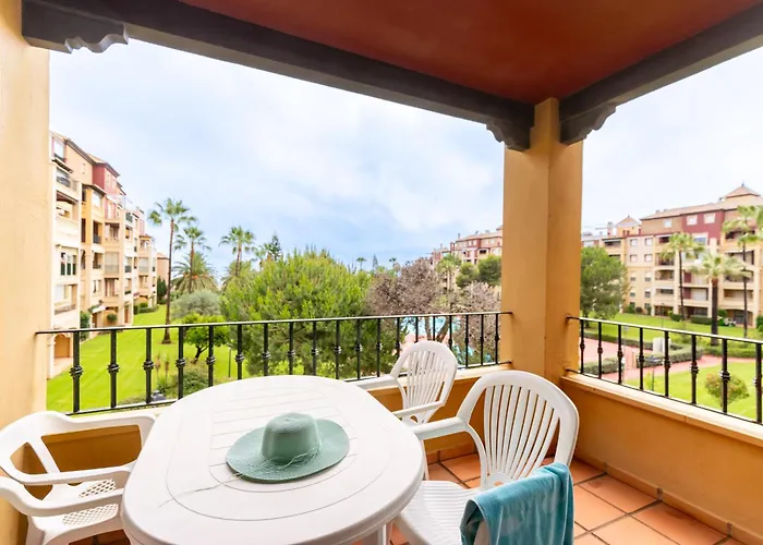 Hotel cerca del colegio: Leo Rentals
