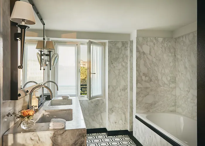 Hotel con tennis: Rocco Forte Hotel De La Ville