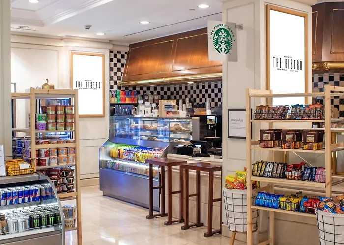 Hotel with pool: Hilton Los Angeles Airport