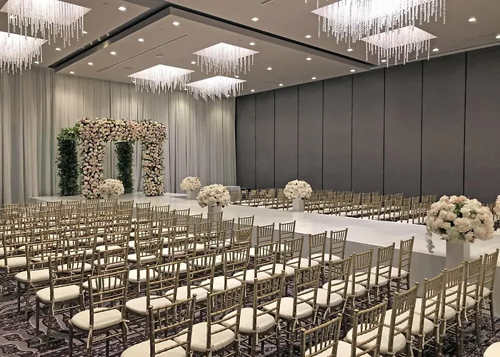 Hotel with pool: Hilton Los Angeles Airport