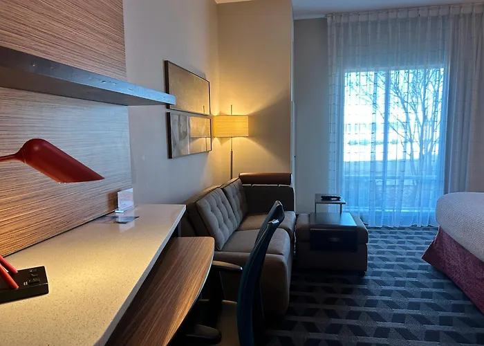 Hotel with pool: Towneplace Suites Fort Worth Northwest Lake Worth