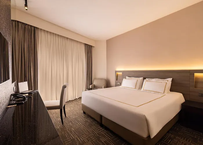 Hotel with pool: Hotel Royal Queens