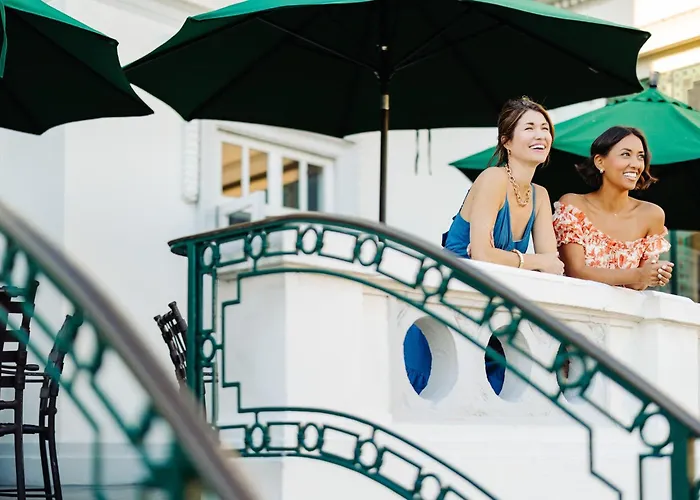 Hotel with view: Glorietta Bay Inn