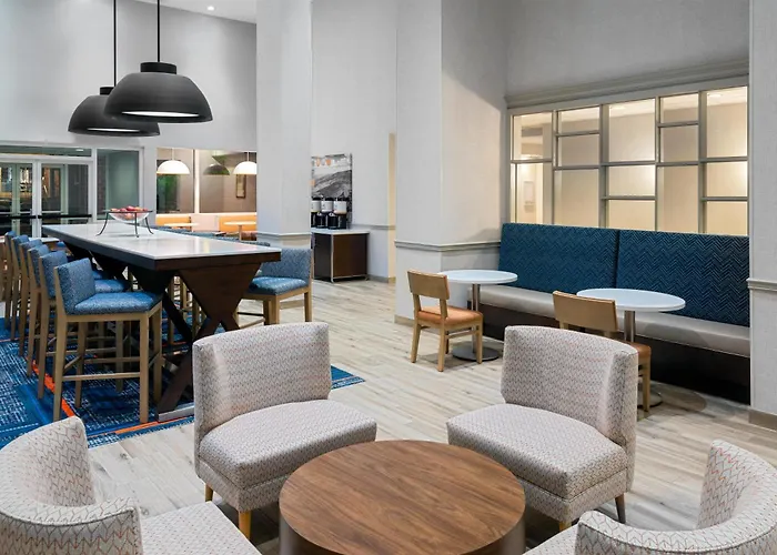 Hampton Inn & Suites At The University