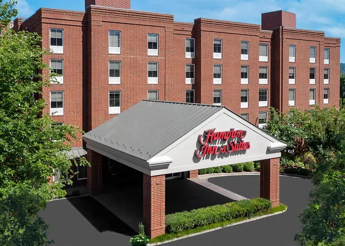 Luxury hotel only: Hampton Inn & Suites Charlottesville At The University