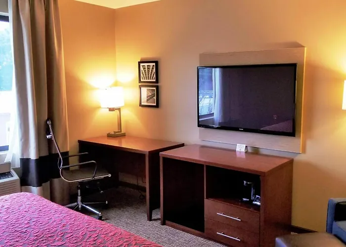 Cheap hotel: Days Inn By Wyndham Brooklyn Marine Park