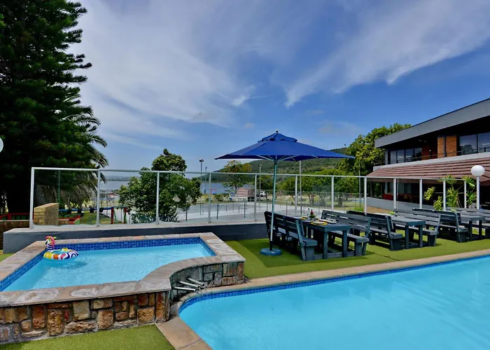 Hotel with pool: Baywater Village