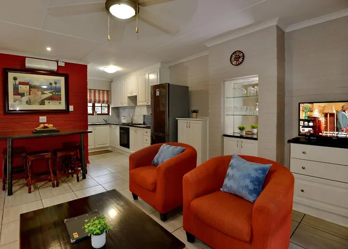Hotel with pool: Baywater Village