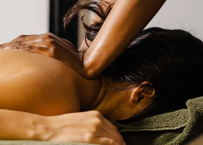 Central hotel: 25Hours Hotel Dubai One Central