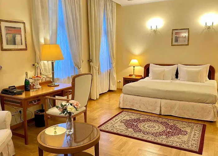 Fleur De Lis Hotel