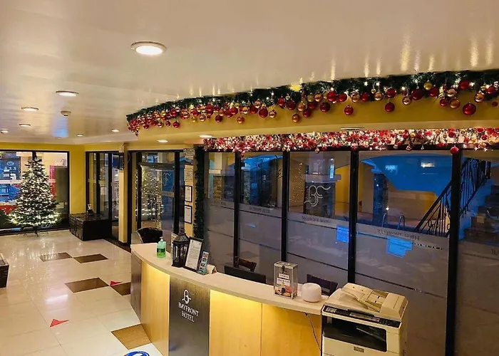 Hotel with pool: Bayfront Hotel Subic