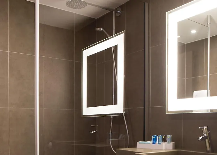 Hotel con piscina: Novotel Bordeaux Lac
