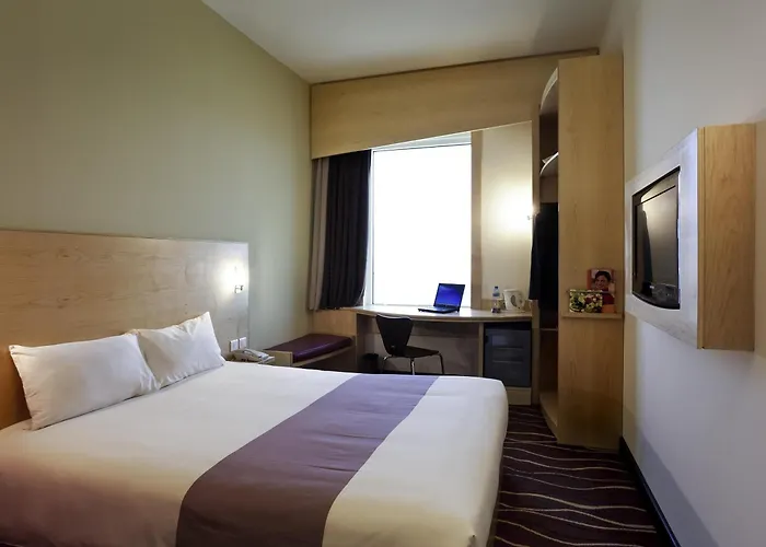 Cheap hotel: Ibis Sharq