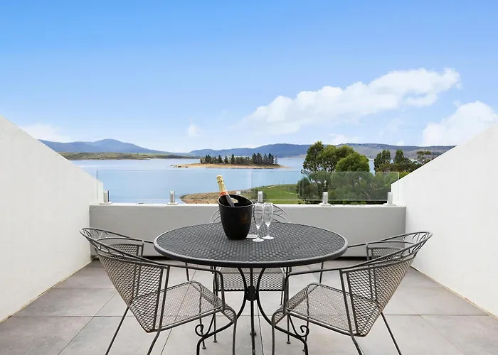 Hotels with a view Horizons Lake Jindabyne
