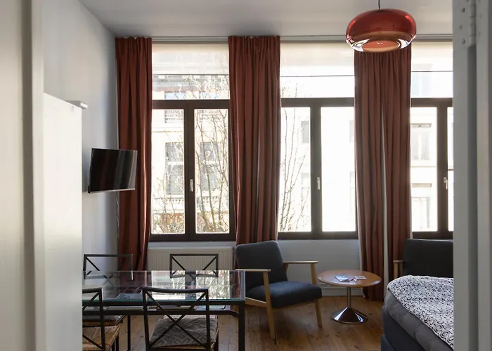 Zelfbediening: Because The Night City Lodge