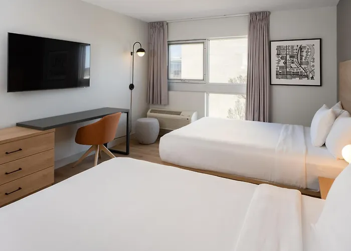 Luxury hotel only: Norwood Hotel