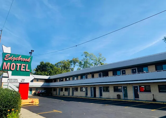 Pet Friendly hotel: Motel Edgebrook Chicago North Shore By Oyo