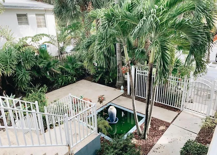 Apartment: Galleria Apartments By Lowkl