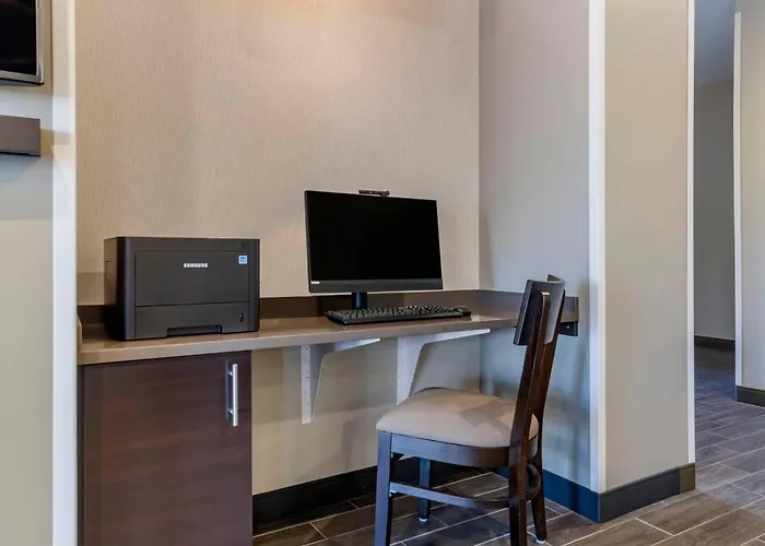 Mainstay Suites Airport