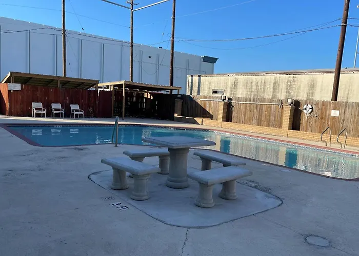  Days Inn & Suites By Wyndham Corpus Christi Central