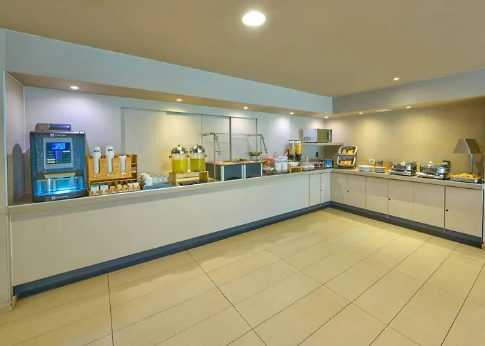 4 star hotel: City Express Suites By Marriott Queretaro