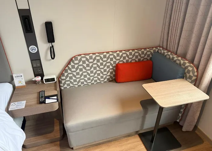 Holiday Inn Express Airport Zone By Ihg
