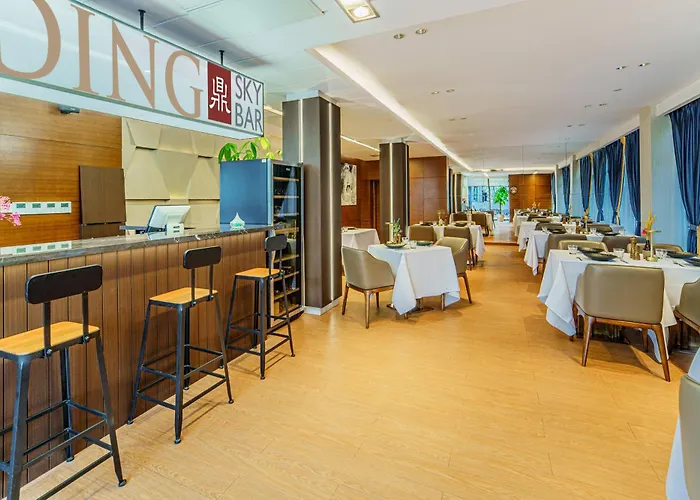 Apart hotel: Fraser Suites Shenzhen: Infinity Pool & Business Zone Convenience