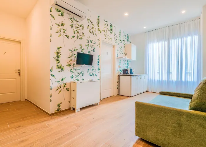  Home At Rome Vatican Suites