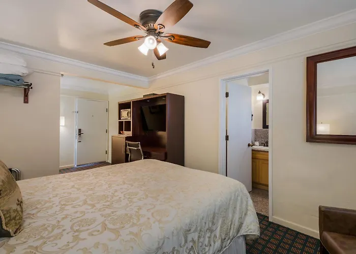 Clarion Collection Carmel Oaks Inn