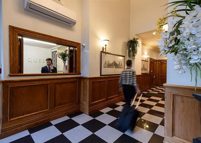 Quest On Eden Cbd Apartment