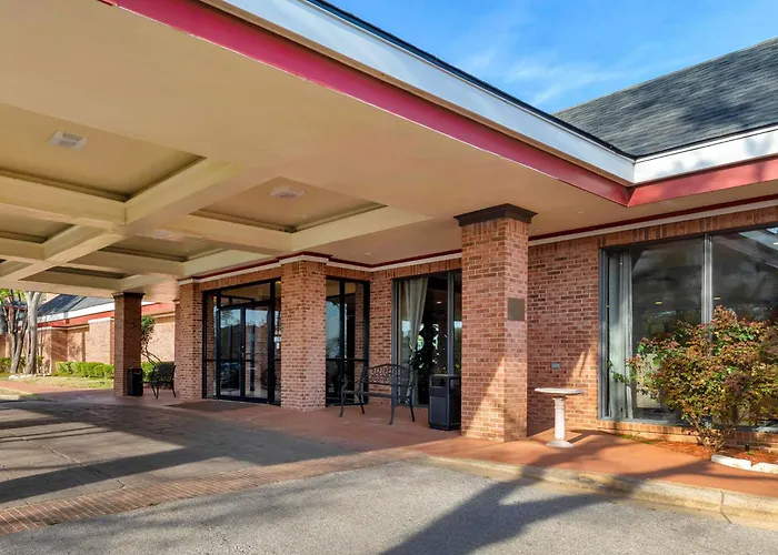 Magnuson Grand And Conference Center Tyler