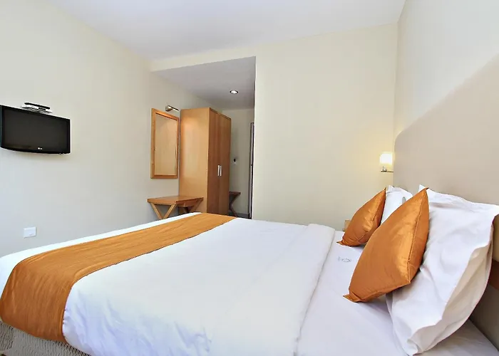 Waterpark hotels Super Townhouse Hills Palace