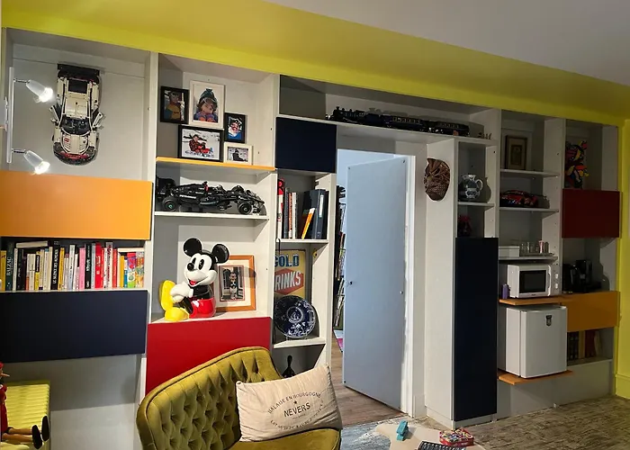 Hotel pres du College: Chambre d'hôtes Le Cadran des Chauvelles
