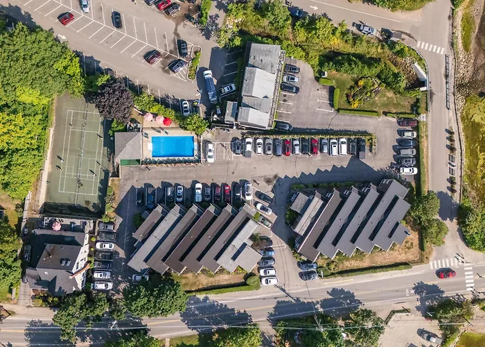 Luxury hotel only: Aspinquid Resort