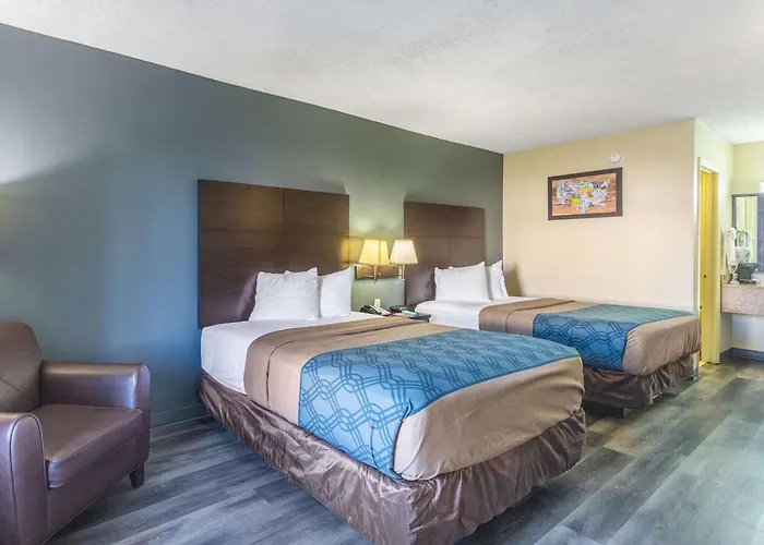 Econo Lodge & Suites Clarksville Near Governors Square Mall