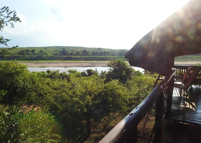 Bona Ngwenya Lodge & Safaris