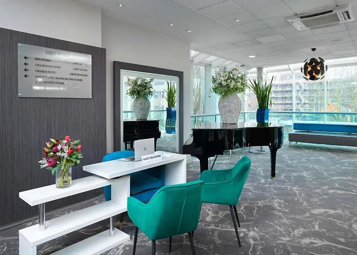 Novotel London West
