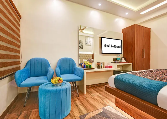 Hotel Le Grand Roof Top Restaurant - Walk-In From Rk Ashram Metro Station