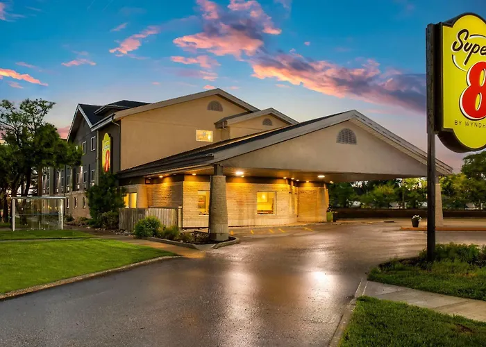 Romantic hotels Super 8 By Wyndham Winnipeg West
