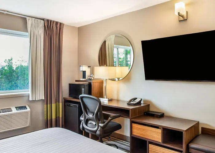 Romantic hotels Super 8 By Wyndham Winnipeg West