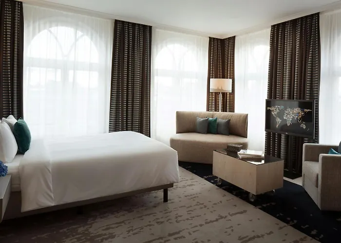 Dog friendly hotels Renaissance Hamburg