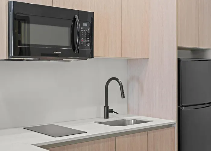 Home Inn & Suites Regina Airport