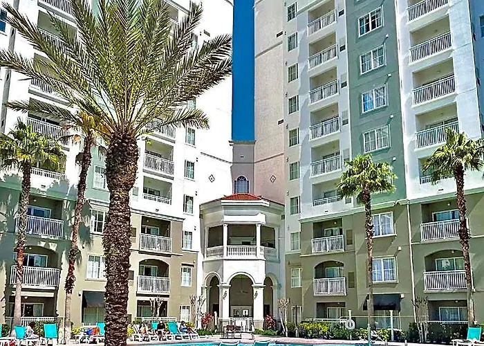 The Point Hotel & Suites Universal