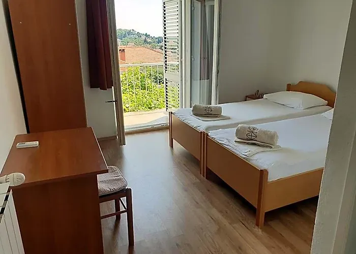 Luka'S Lodge Guesthouse & Hostel