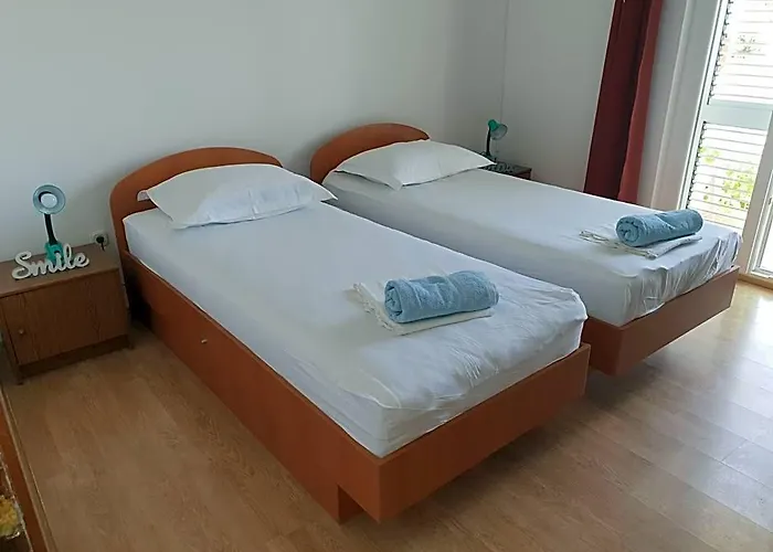Luka'S Lodge Guesthouse & Hostel