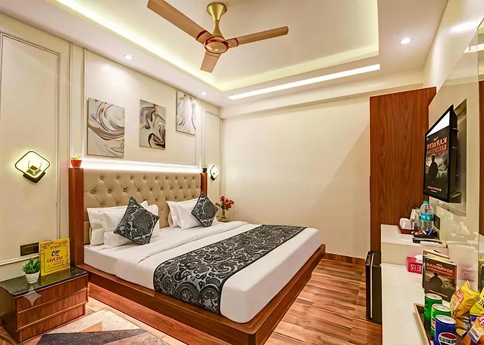 Hotel Le Grand Roof Top Restaurant - Walk-In From Rk Ashram Metro Station