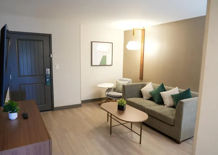 Holiday Inn & Suites Airport By Ihg