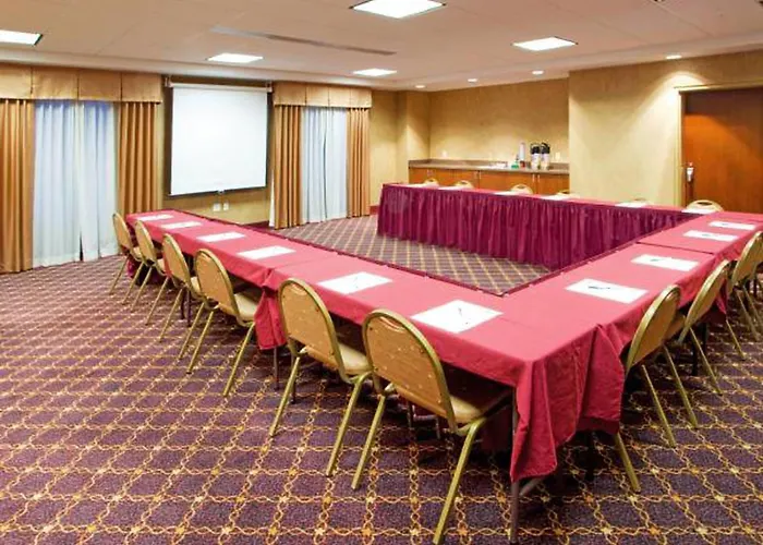 Holiday Inn Express & Suites By Ihg