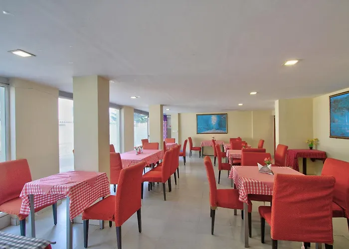 Waterpark hotels Super Townhouse Hills Palace