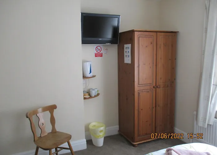Sefton Lodge Seafront, Panoramic Sea View Ensuite Balcony Rooms Available, Guest Garden